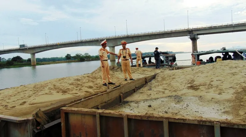 Truy tố "cát tặc" - đếm trên đầu ngón tay ảnh 2 Truy tố "cát tặc" - đếm trên đầu ngón tay ảnh 2