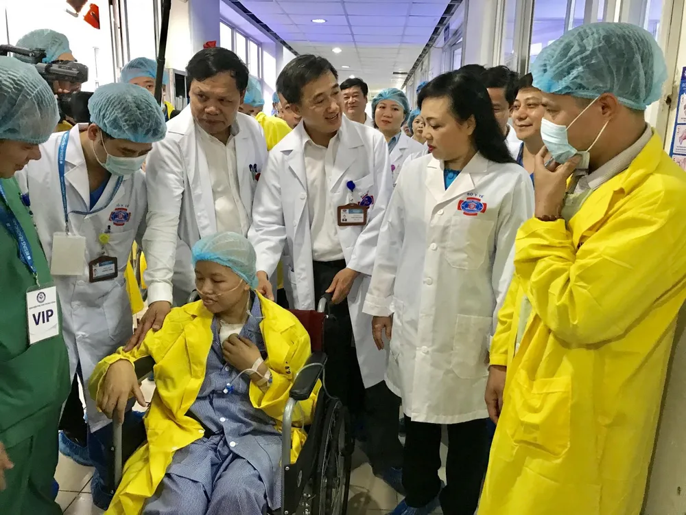 Nghẹn ngào giây phút người mẹ ung thư di căn ôm con trai bé bỏng! ảnh 2 Nghẹn ngào giây phút người mẹ ung thư di căn ôm con trai bé bỏng! ảnh 2