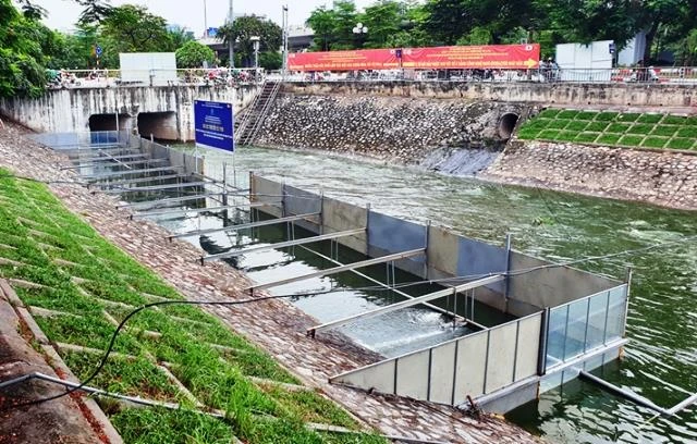 Đoạn sông Tô Lịch đang được thử nghiệm làm sạch bằng công nghệ Nhật Bản