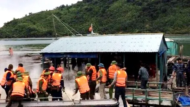 Cưỡng chế nuôi thủy sản trái phép, nhiều cán bộ bị ném bom xăng ảnh 1 Cưỡng chế nuôi thủy sản trái phép, nhiều cán bộ bị ném bom xăng ảnh 1