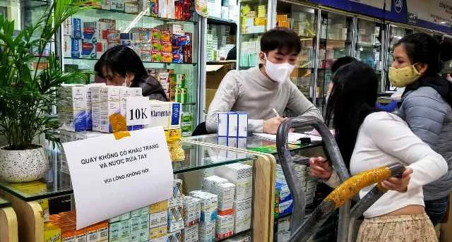 Nhiều quầy thuốc treo biển "Không có khẩu trang, vui lòng không hỏi" ảnh 1 Nhiều quầy thuốc treo biển "Không có khẩu trang, vui lòng không hỏi" ảnh 1