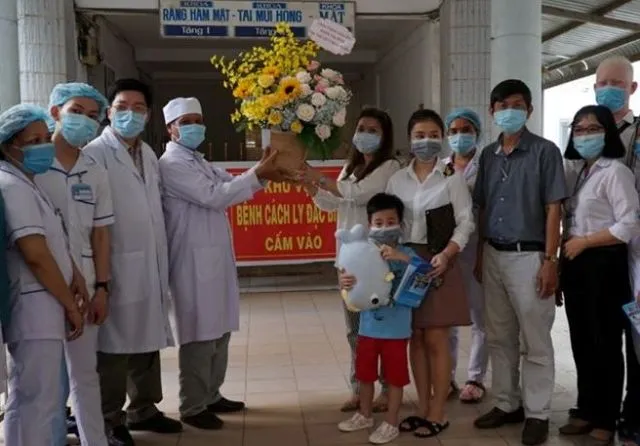 Cậu bé 6 tuổi cùng 6 bệnh nhân Covid-19 được công bố khỏi bệnh ảnh 2 Cậu bé 6 tuổi cùng 6 bệnh nhân Covid-19 được công bố khỏi bệnh ảnh 2