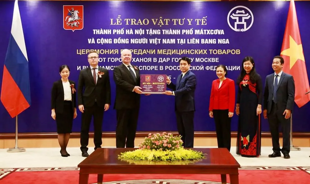 Hà Nội tặng Mátxcơva một lượng lớn khẩu trang y tế chống dịch Covid-19 ảnh 1 Hà Nội tặng Mátxcơva một lượng lớn khẩu trang y tế chống dịch Covid-19 ảnh 1