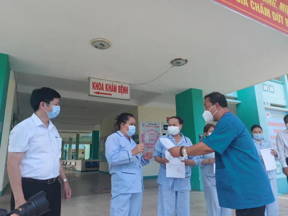 4 bệnh nhân Covid-19 đầu tiên ở Đà Nẵng được công bố khỏi bệnh ảnh 1 4 bệnh nhân Covid-19 đầu tiên ở Đà Nẵng được công bố khỏi bệnh ảnh 1