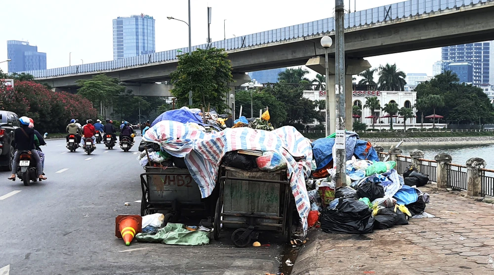 Bãi rác lớn nhất Hà Nội không còn bị "phong tỏa" ảnh 2 Bãi rác lớn nhất Hà Nội không còn bị "phong tỏa" ảnh 2