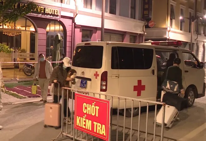 Du học sinh rời khỏi khu cách ly ở Hà Nội mắc Covid-19: Đình chỉ công tác một phó giám đốc ảnh 1 Du học sinh rời khỏi khu cách ly ở Hà Nội mắc Covid-19: Đình chỉ công tác một phó giám đốc ảnh 1