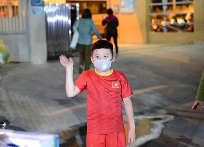 Xúc động 15 học sinh đầu tiên của Trường Tiểu học Xuân Phương được về nhà ăn tết ảnh 1 Xúc động 15 học sinh đầu tiên của Trường Tiểu học Xuân Phương được về nhà ăn tết ảnh 1