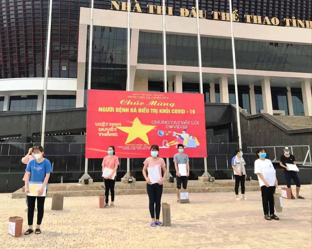 21 bệnh nhân đầu tiên ở Bệnh viện Dã chiến số 2 Bắc Giang được ra viện ảnh 1 21 bệnh nhân đầu tiên ở Bệnh viện Dã chiến số 2 Bắc Giang được ra viện ảnh 1