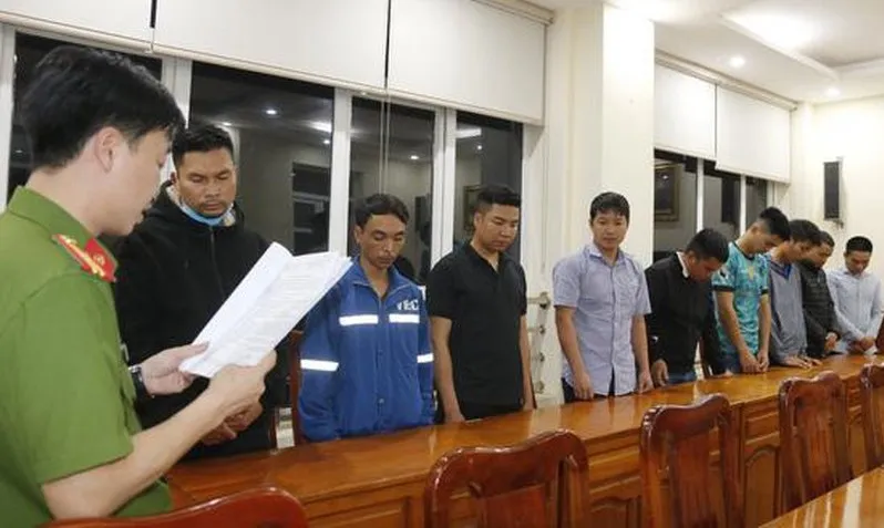 Bắt 9 ca trưởng “làm luật” thu tiền cho xe quá tải vào cao tốc ảnh 1 Bắt 9 ca trưởng “làm luật” thu tiền cho xe quá tải vào cao tốc ảnh 1