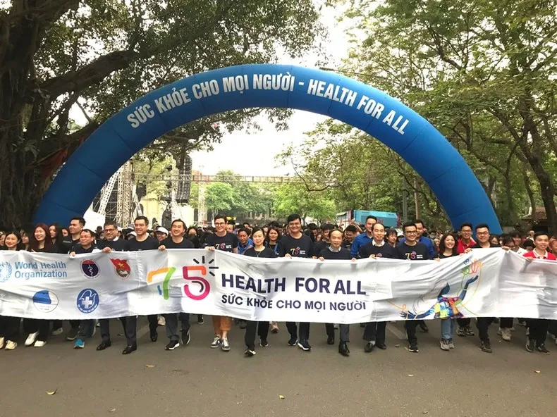 Các đại biểu và người dân dự mít tinh đi bộ hưởng ứng Ngày Sức khỏe thế giới Các đại biểu và người dân dự mít tinh đi bộ hưởng ứng Ngày Sức khỏe thế giới