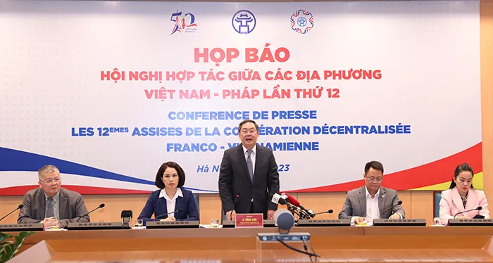 Ông Lê Hồng Sơn, Phó Chủ tịch Thường trực UBND TP Hà Nội phát biểu tại họp báo