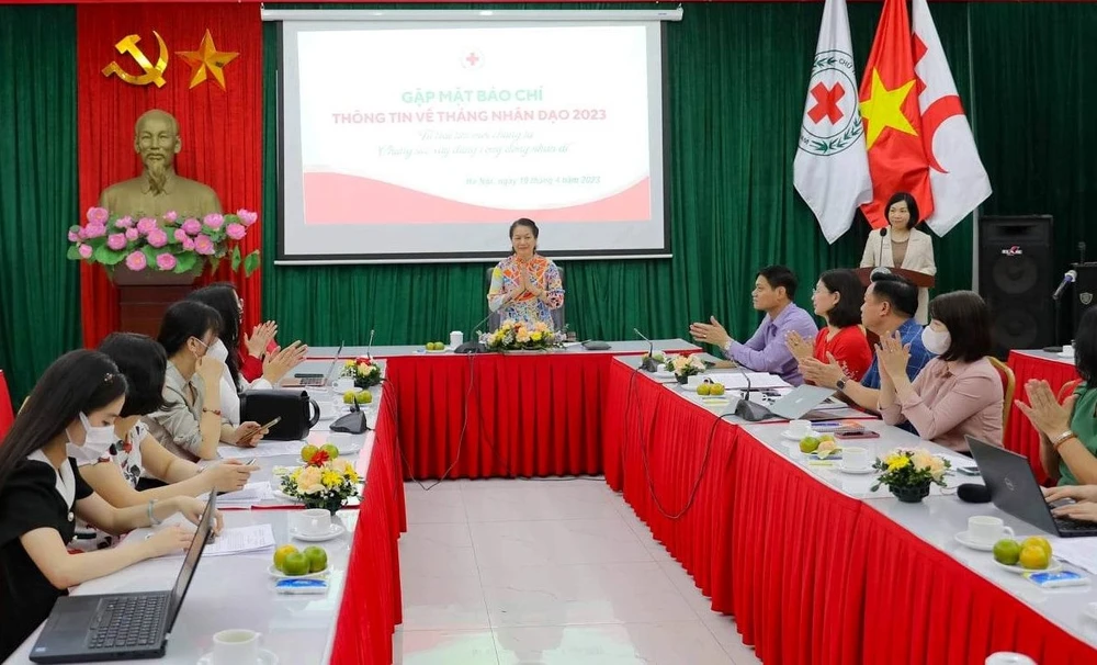 Tháng Nhân đạo năm 2023 phấn đấu giúp đỡ 100.000 địa chỉ nhân đạo