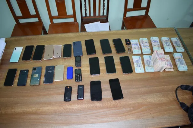 Một số tang vật trong đường dây đánh bạc ở Hưng Yên
