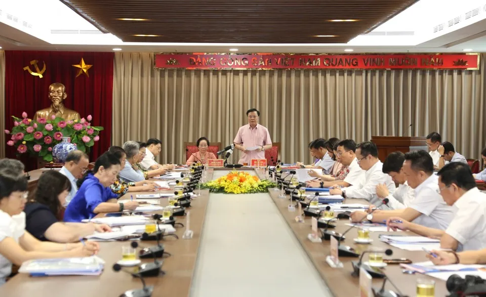 Đồng chí Đinh Tiến Dũng, Ủy viên Bộ Chính trị, Bí thư Thành ủy Hà Nội phát biểu tại cuộc làm việc