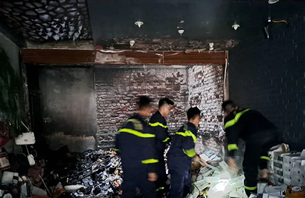 Hiện trường vụ cháy nhà ở TP Hòa Bình rạng sáng nay