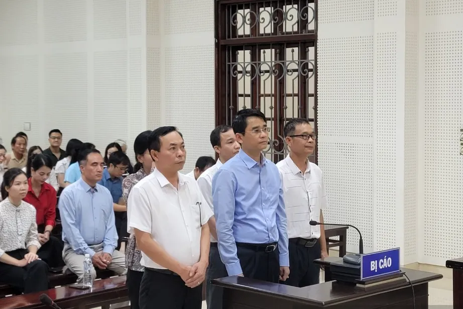 Bị cáo Phạm Văn Thành (áo xanh) bị phạt 3 năm tù treo