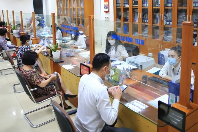 Ban Thường vụ Thành ủy Hà Nội yêu cầu cán bộ, công chức nêu cao tinh thần trách nhiệm, tận tụy phục vụ nhân dân Ban Thường vụ Thành ủy Hà Nội yêu cầu cán bộ, công chức nêu cao tinh thần trách nhiệm, tận tụy phục vụ nhân dân