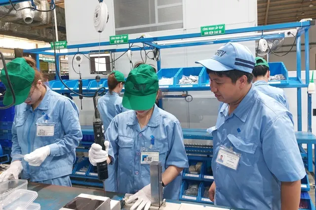 Công nhân, người lao động Hà Nội có nhiều sáng kiến trong sản xuất mang lại hiệu quả kinh tế Công nhân, người lao động Hà Nội có nhiều sáng kiến trong sản xuất mang lại hiệu quả kinh tế