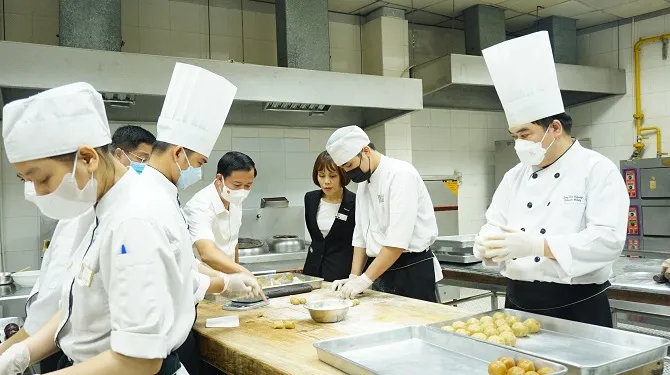 Quy trình sản xuất bánh Trung thu tại một số khách sạn sang trọng ở Hà Nội chưa đảm bảo an toàn thực phẩm