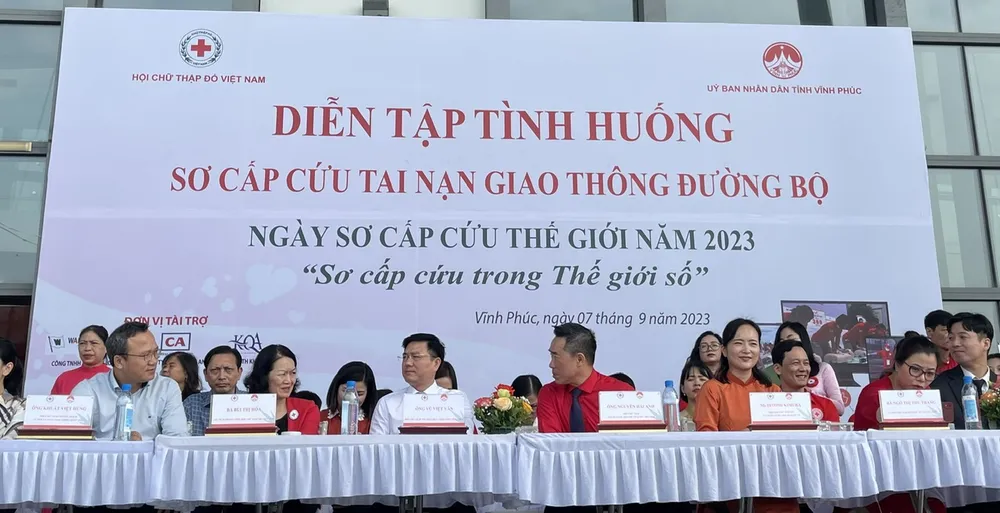 Cuộc diễn tập sơ cấp cứu tai nạn giao thông đường bộ