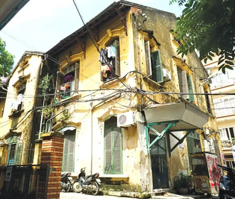 Một biệt thự cổ tại Hà Nội bị xuống cấp nhưng chưa được sửa chữa cải tạo