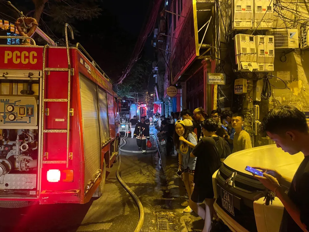 Vụ cháy chung cư ở Thanh Xuân, Hà Nội rất nghiêm trọng Vụ cháy chung cư ở Thanh Xuân, Hà Nội rất nghiêm trọng