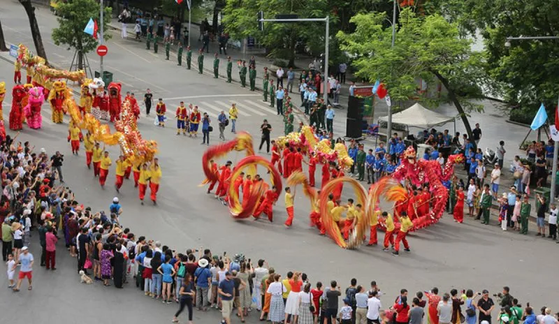 Tại Festival Thu Hà Nội 2023 sẽ diễn ra chương trình múa rồng rất đặc sắc và hoành tráng Tại Festival Thu Hà Nội 2023 sẽ diễn ra chương trình múa rồng rất đặc sắc và hoành tráng