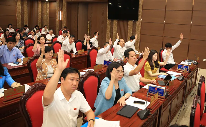 Các đại biểu HĐND TP Hà Nội biểu quyết thông qua Nghị quyết về thành lập quận Gia Lâm Các đại biểu HĐND TP Hà Nội biểu quyết thông qua Nghị quyết về thành lập quận Gia Lâm