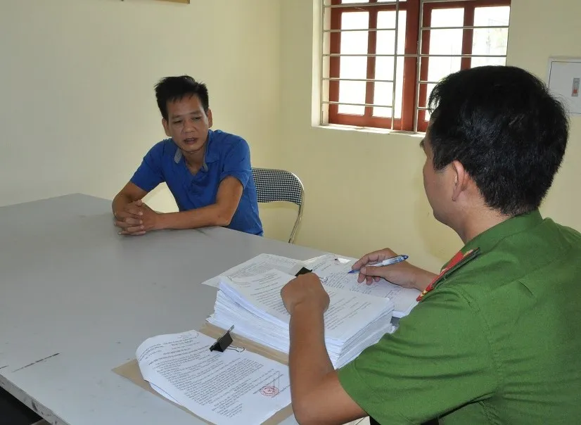 Công an huyện Thanh Miện tiến hành lấy lời khai của bị can Trương Văn Đạt