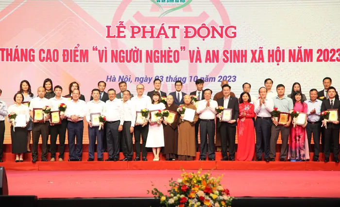 Lãnh đạo TP Hà Nội tuyên dương các tập thể tiêu biểu trong công tác giảm nghèo và an sinh xã hội