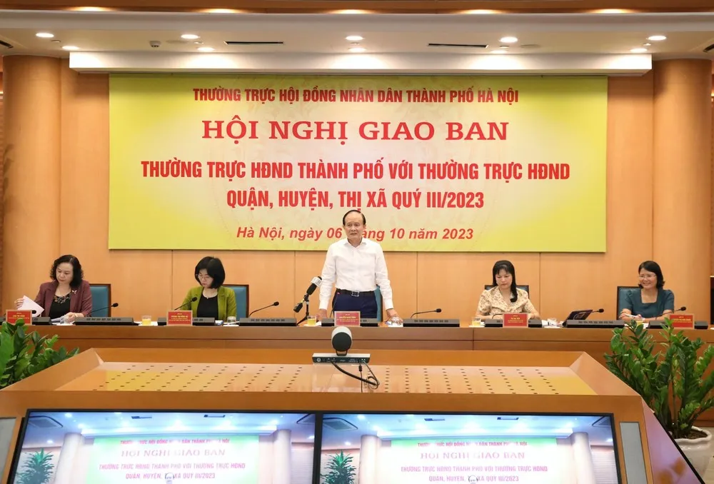 Chủ tịch HĐND TP Hà Nội Nguyễn Ngọc Tuấn phát biểu tại cuộc họp