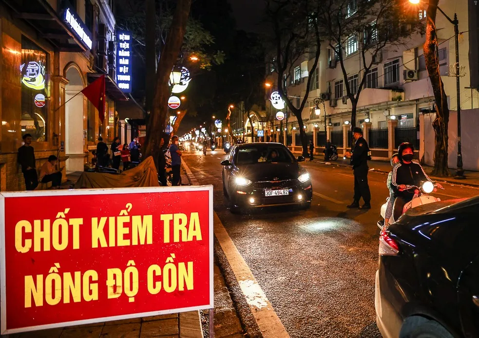 Một chốt kiểm tra xử lý vi phạm nồng độ cồn trên địa bàn Hà Nội Một chốt kiểm tra xử lý vi phạm nồng độ cồn trên địa bàn Hà Nội