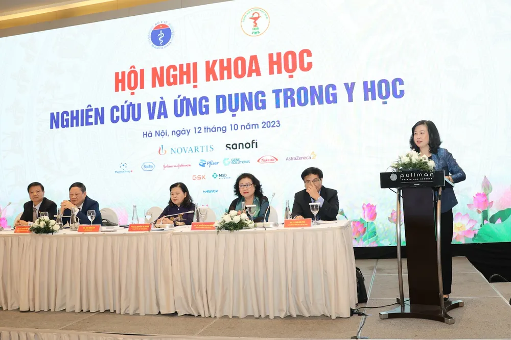 Bộ trưởng Bộ Y tế Đào Hồng Lan phát biểu tại hội nghị Bộ trưởng Bộ Y tế Đào Hồng Lan phát biểu tại hội nghị