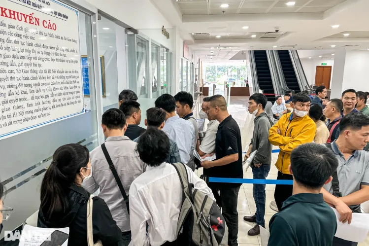 Các điểm đổi giấy phép lái xe của Sở GTVT Hà Nội quá tải trong thời gian gần đây Các điểm đổi giấy phép lái xe của Sở GTVT Hà Nội quá tải trong thời gian gần đây