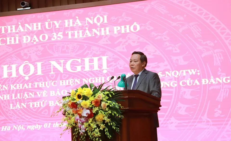 Phó Bí thư Thành ủy Hà Nội Nguyễn Văn Phong phát biểu tại hội nghị