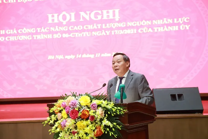 Ông Nguyễn Văn Phong, Phó Bí thư thành ủy Hà Nội phát biểu tại hội nghị Ông Nguyễn Văn Phong, Phó Bí thư thành ủy Hà Nội phát biểu tại hội nghị