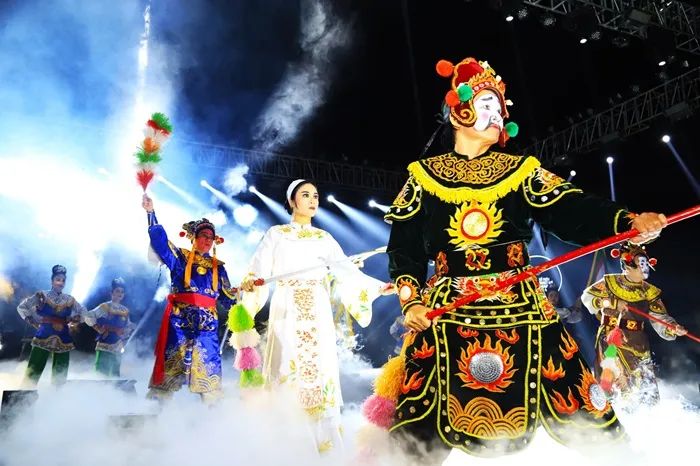 Một tiết mục biểu diễn tại Lễ hội Thiết kế sáng tạo Hà Nội năm 2023