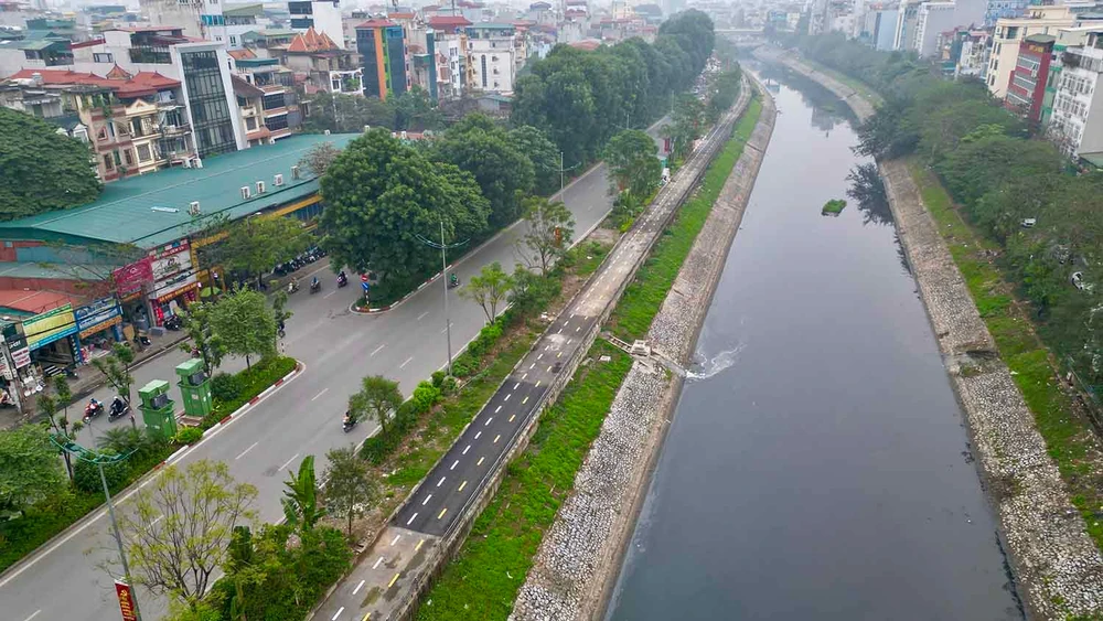 Tuyến đường dành cho người đi xe đạp và đi bộ ven sông Tô Lịch được đưa vào sử dụng thí điểm từ ngày 1-2 11-9807.jpg