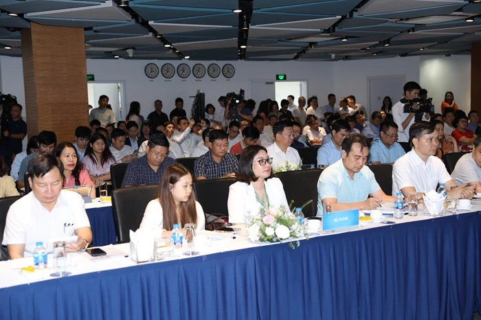 Đại diện các bộ, ngành chức năng và nhà đầu tư dự cuộc đối thoại Anh 10.5 - 9.jpg