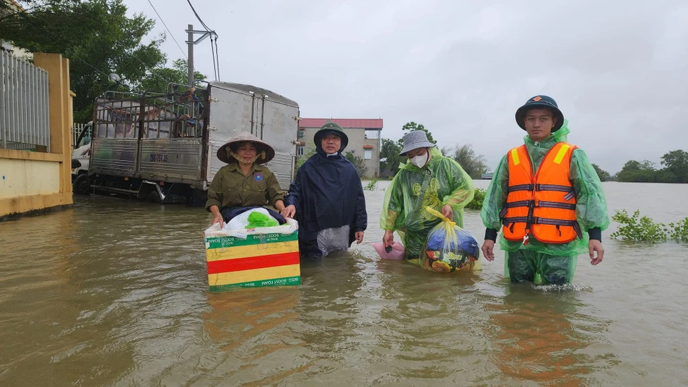 Hà Nội khắc phục hậu quả bão và mưa lũ: Tuyệt đối không để ai bị đói, bị rét 