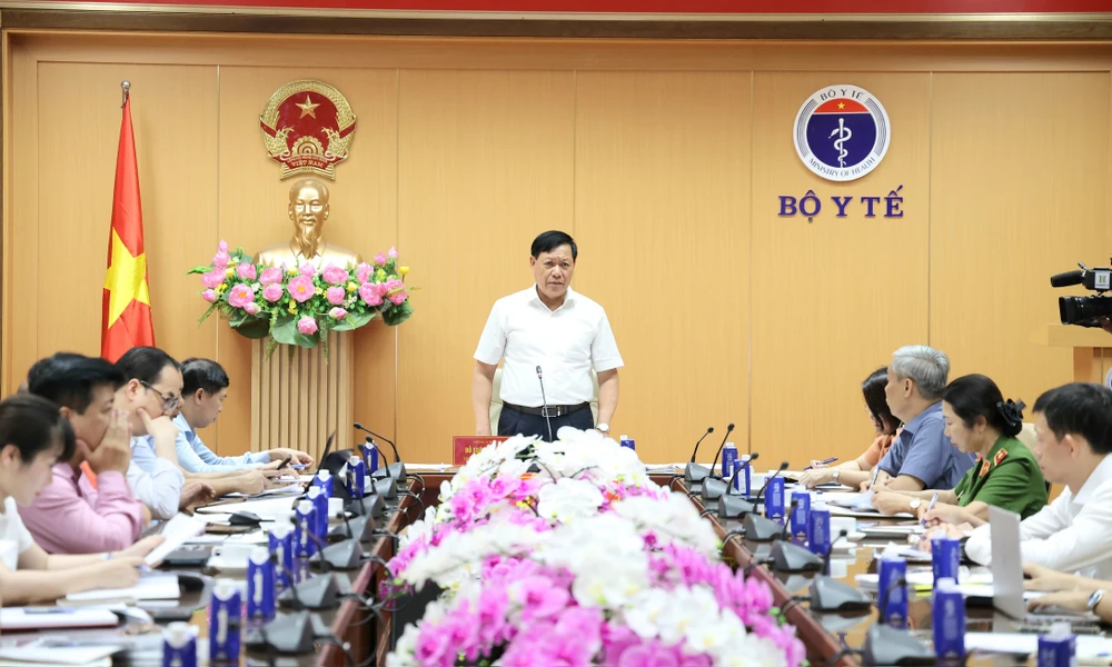 Thứ trưởng Thường trực Bộ Y tế Đỗ Xuân Tuyên chủ trì cuộc họp 7.jpg