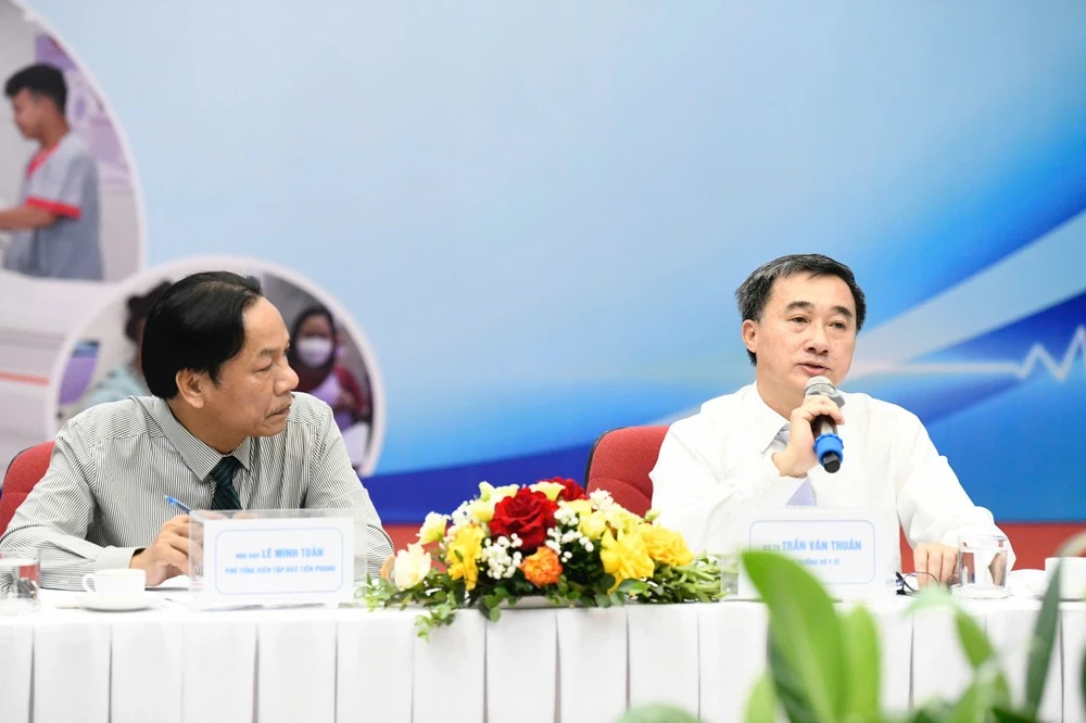 Thứ trưởng Bộ Y tế Trần Văn Thuấn thông tin tại hội thảo 4.jpg