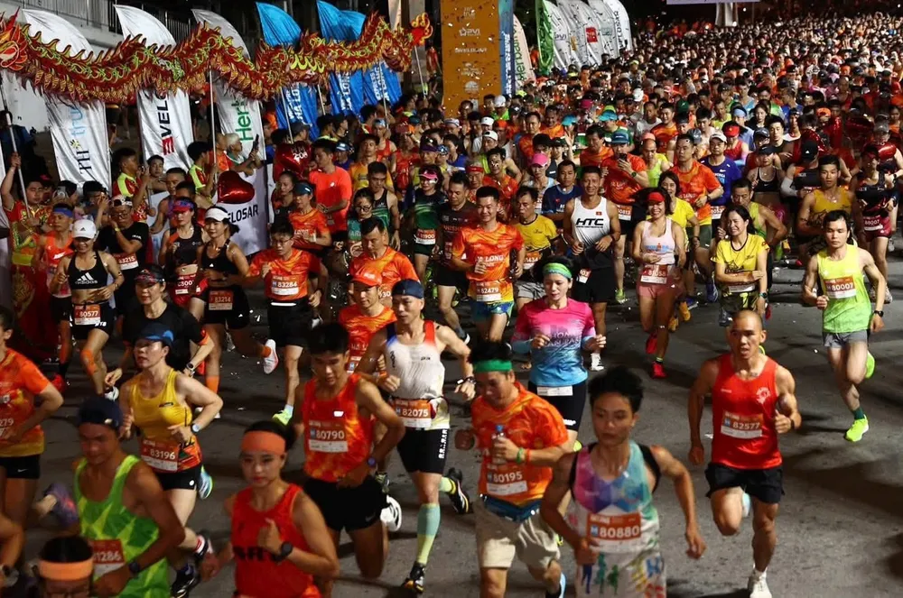 Có rất đông người tham gia giải chạy Marathon ở Hạ Long 502612030_1259888642806418_1040299349872271518_n.jpg