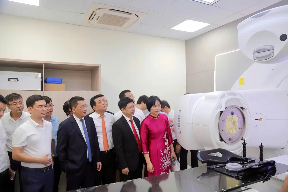 Hệ thống xạ trị gia tốc mới sẽ nâng cao chất lượng điều trị cho bệnh nhân ung thư z6689882530076_a389bf493bb67240346bf46abbd5c2a9.jpg