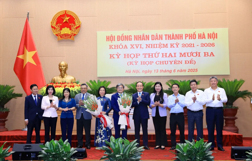 Bà Phạm Thị Thanh Mai được bầu giữ chức Phó Chủ tịch HĐND TP Hà Nội và ông Trương Việt Dũng được bầu làm Phó Chủ tịch UBND TP Hà Nội IMG_20250613_095727.jpg
