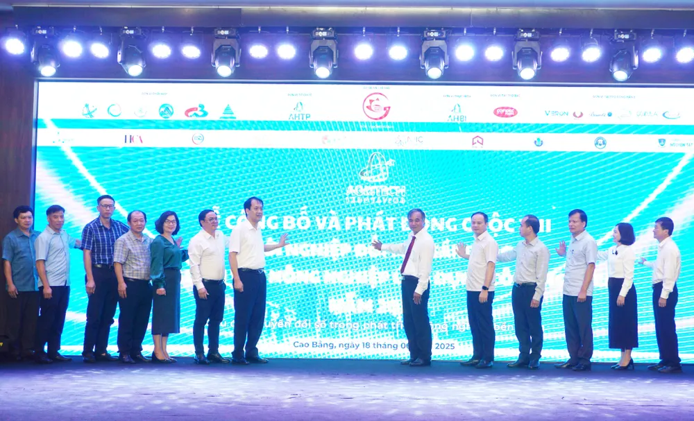 Các đại biểu tham gia phát động cuộc thi 138381_nbghi_12440818.jpg