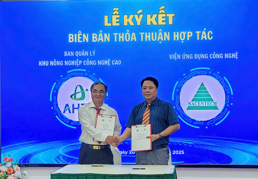 Ký kết biên bản thỏa thuận hợp tác giữa Ban Quản lý Khu Nông nghiệp Công nghệ cao TPHCM và Viện Ứng dụng công nghệ z6723806407834_a9940959c907381ecaf7ad4d0cd644a6.jpg