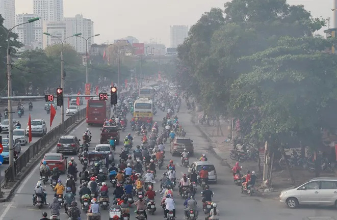 Ô nhiễm không khí ở Hà Nội có nguyên do số lượng xe máy, ô tô chạy xăng, dầu nhiều 4.jpg