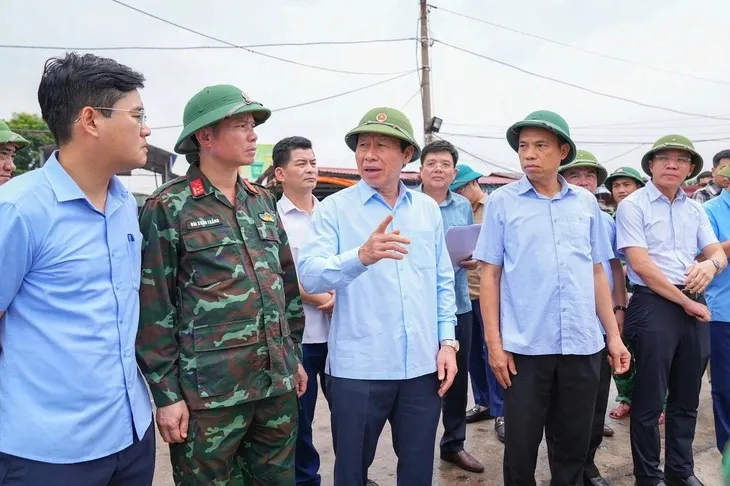 Bí thư Thành ủy TP Hải Phòng Lê Tiến Châu cùng các lực lượng chức năng chỉ đạo công tác phòng chống bão số 3 le-tien-chau-1753068206244246532.jpg