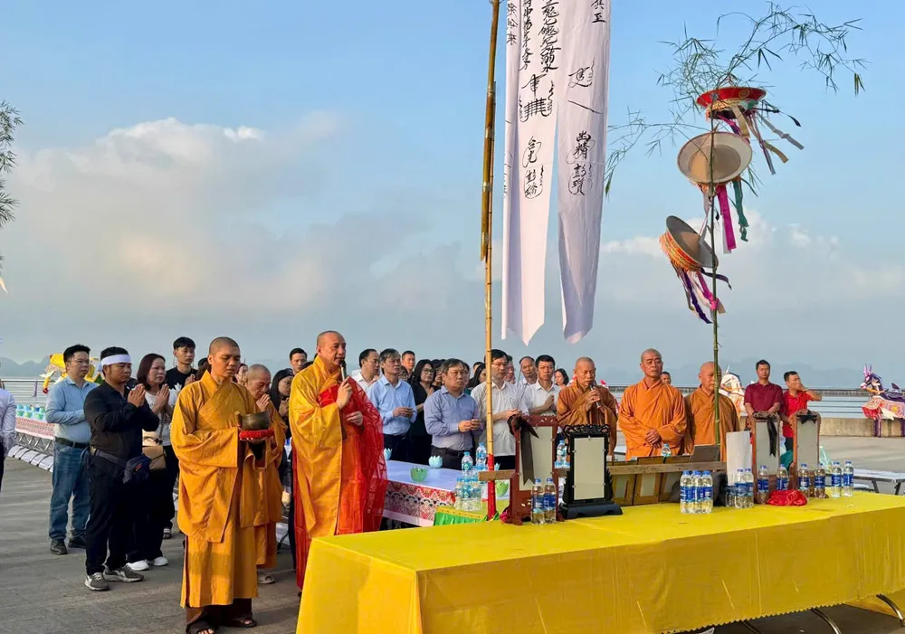 Đại lễ cầu siêu 39 người tử vong trong vụ lật tàu Vịnh Xanh 58 IMG_20250728_134835.jpg